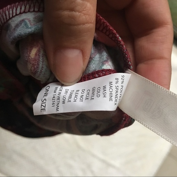 LulaRoe Mistletoe Holly Holiday One Size Leggings - Picture 7 of 7